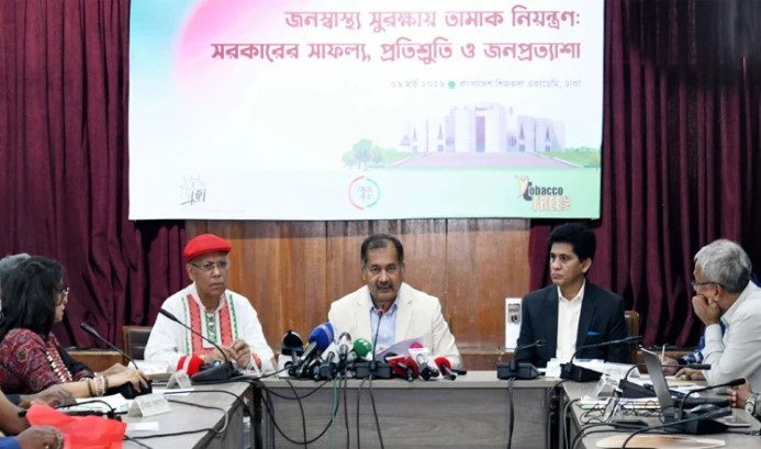 প্রকাশ্যে ধূমপান নিষিদ্ধে আইন আনার প্রস্তাব দেবেন তথ্যমন্ত্রী